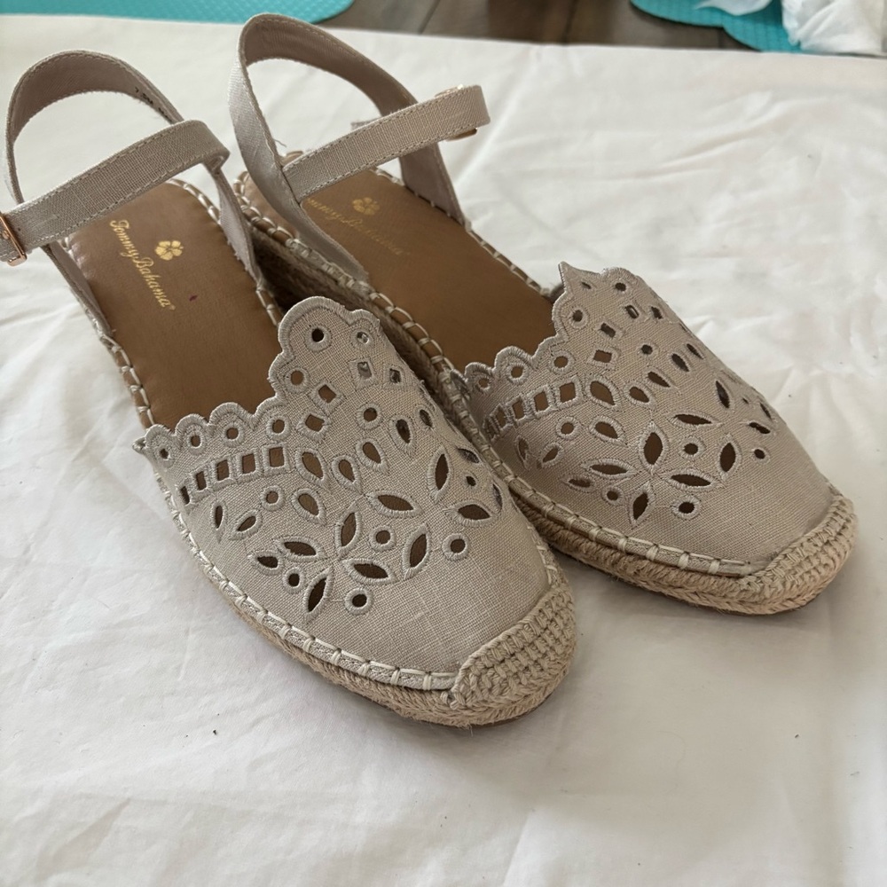 Tommy Bahama Espadrilles Wedge Daphne Sandal Flowers Cut Out Pattern Heel 2.5” - Picture 11 of 11